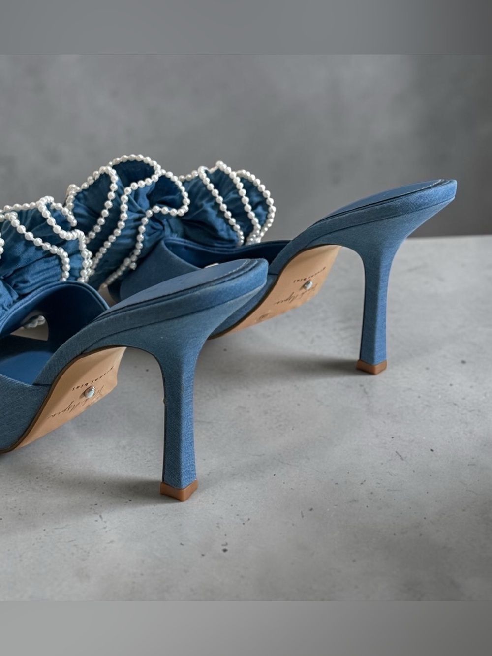 Gianni Bini Blue Denim Pearl-Trim Bow Slide Mules! Size 9! EUC!!! - Picture 6 of 13